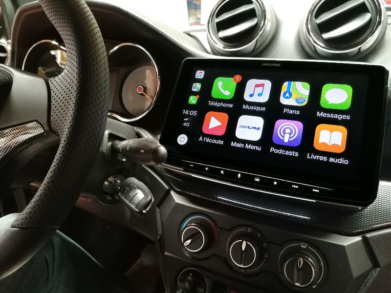 Une tablette connectée dans ta voiture sans permis - My Aixam