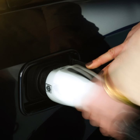 Sur les mod&egrave;les City, Coup&eacute; et Crossover, la recharge devient plus simple et plus pratique ⚡