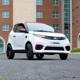 Et si vous donniez une touche de couleur &agrave; votre Aixam City Sport blanche avec l&rsquo;option pack toit rouge nacr&eacute; ? ❤️